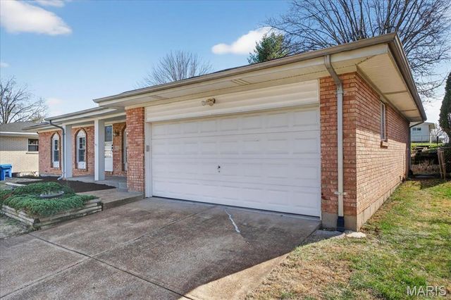 686 Damascus Drive, St Louis, MO 63125