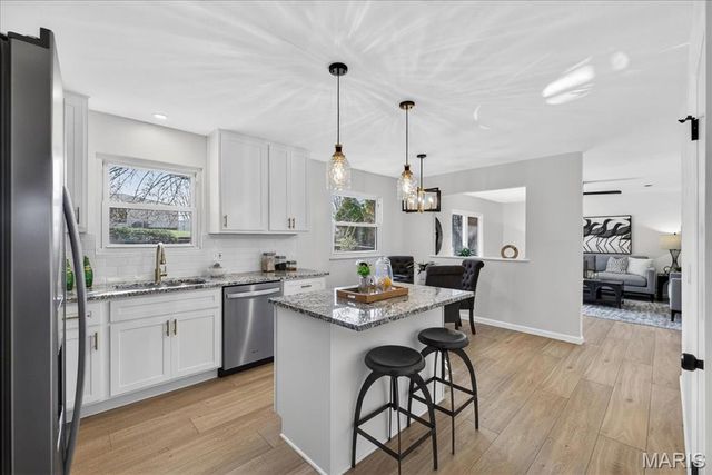 686 Damascus Drive, St Louis, MO 63125