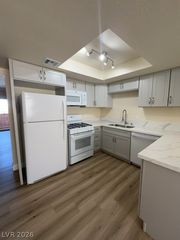 2753 Kline Circle 3, Las Vegas, NV 89121