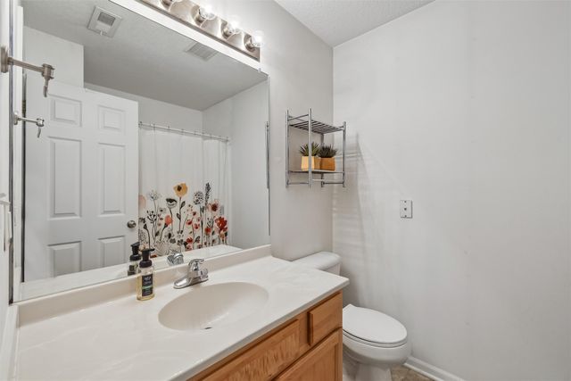 5901 NW 94th Street, Johnston, IA 50131