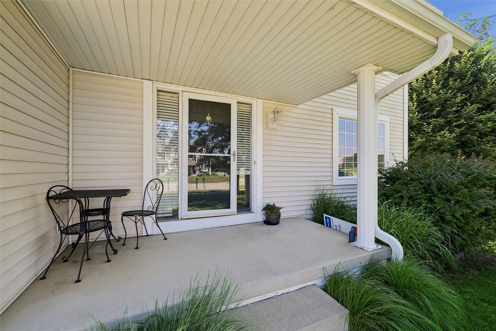 5901 NW 94th Street, Johnston, IA 50131