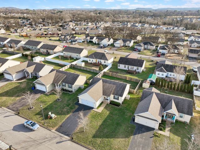1837 Elizabeth Ln, Columbia, TN 38401