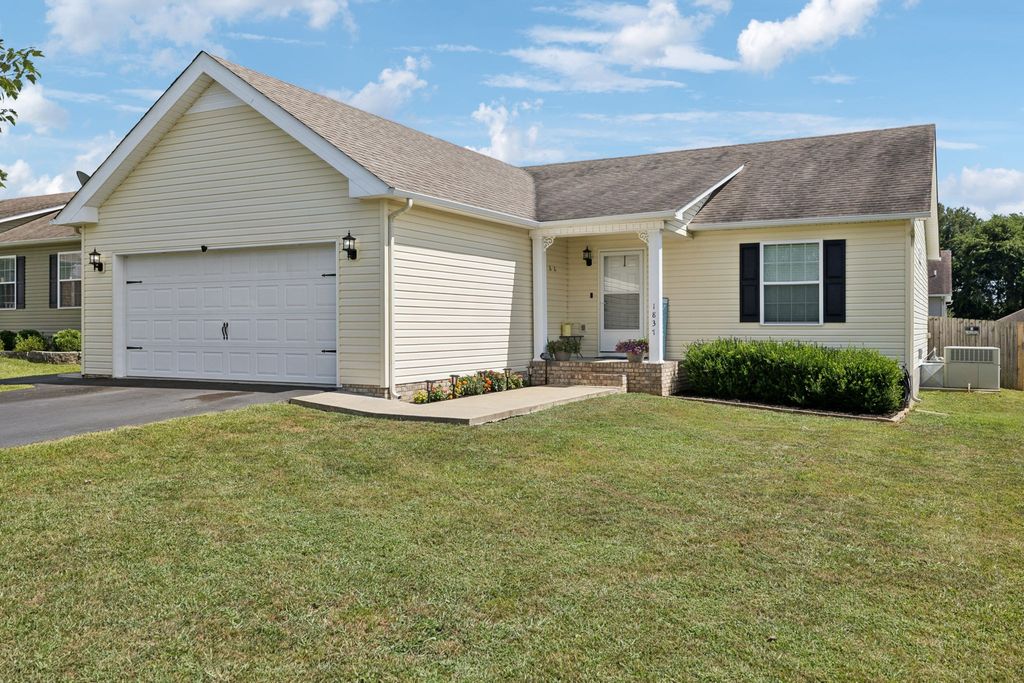 1837 Elizabeth Ln, Columbia, TN 38401