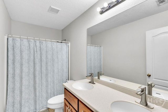 141 Colonial Drive, Midway, GA 31320