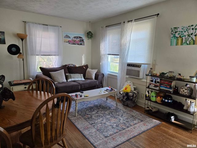 1110 W Walkup Street, Carbondale, IL 62901