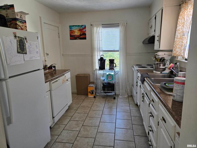 1110 W Walkup Street, Carbondale, IL 62901