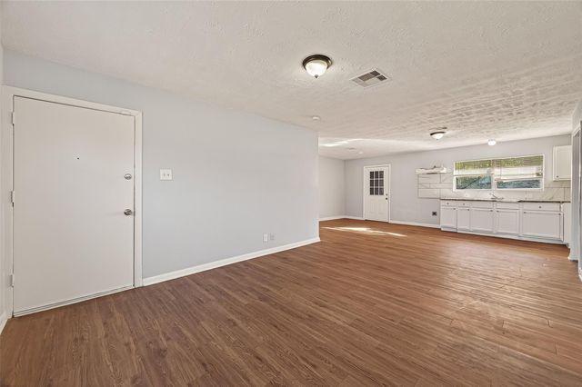 6058 Glenhurst Drive, Houston, TX 77033