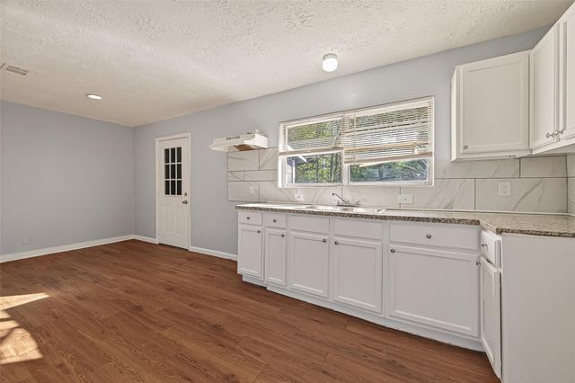 6058 Glenhurst Drive, Houston, TX 77033