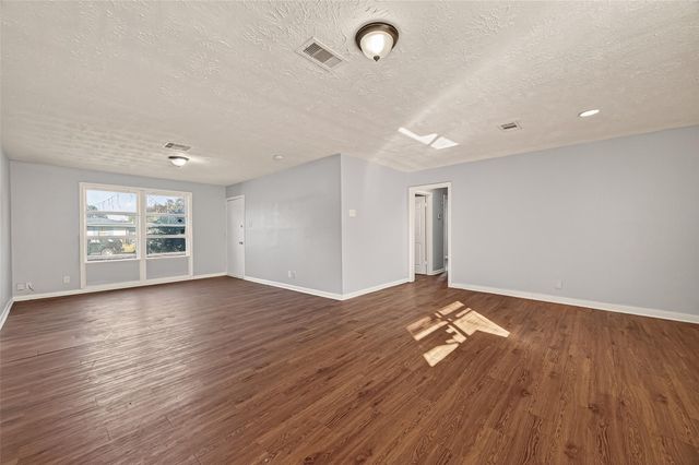 6058 Glenhurst Drive, Houston, TX 77033