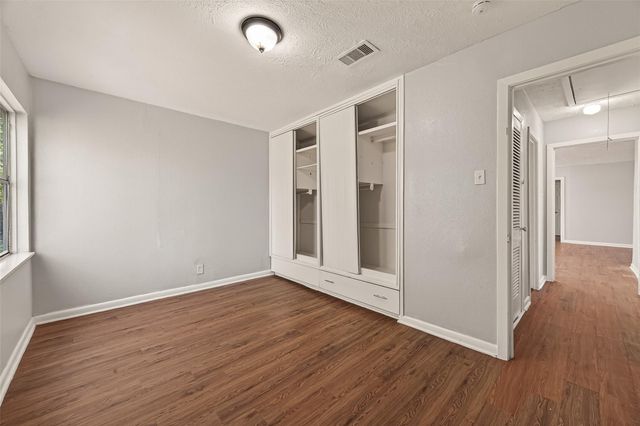 6058 Glenhurst Drive, Houston, TX 77033