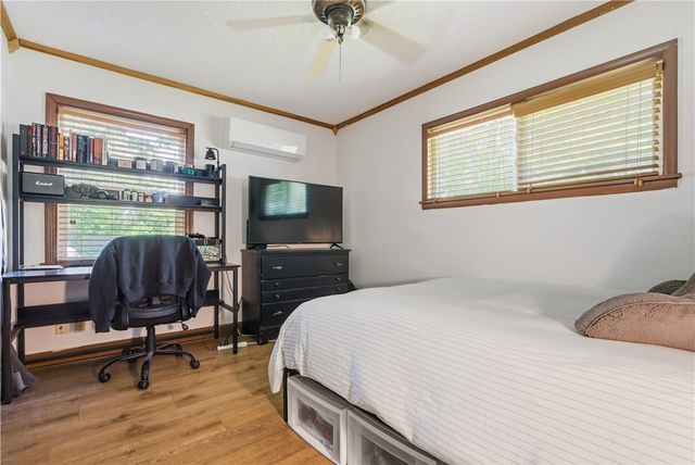1203 N Sang Avenue, Fayetteville, AR 72703