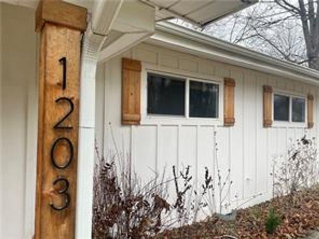1203 N Sang Avenue, Fayetteville, AR 72703
