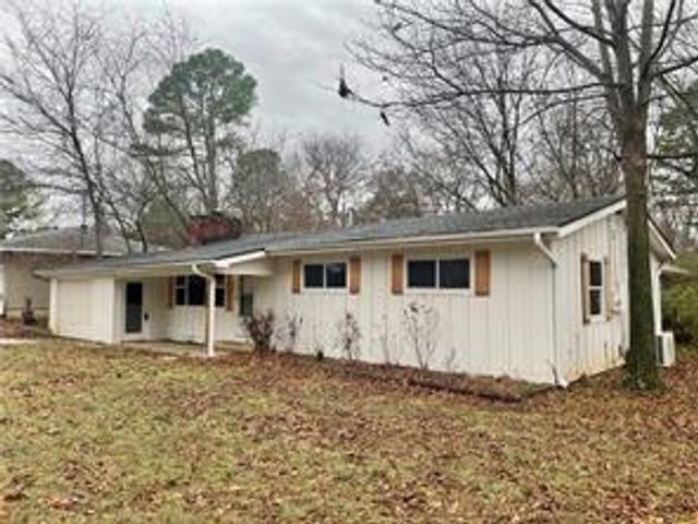 1203 N Sang Avenue, Fayetteville, AR 72703