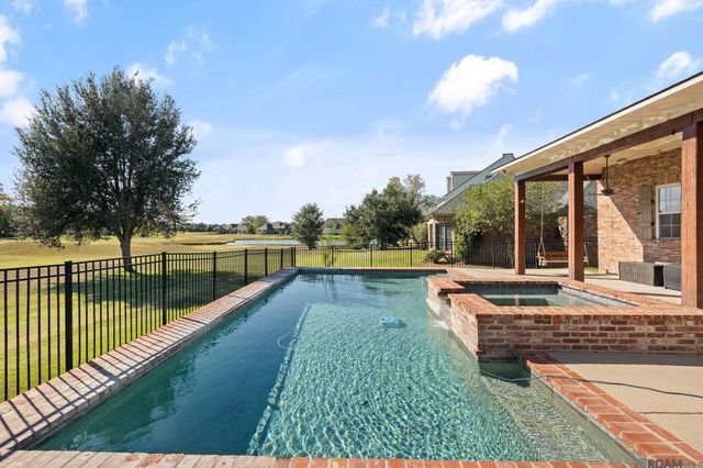 2402 S TURNBERRY AVE, Zachary, LA 70791