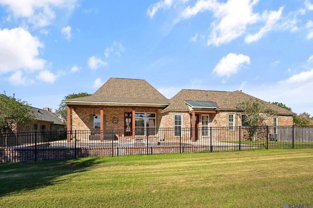 2402 S TURNBERRY AVE, Zachary, LA 70791