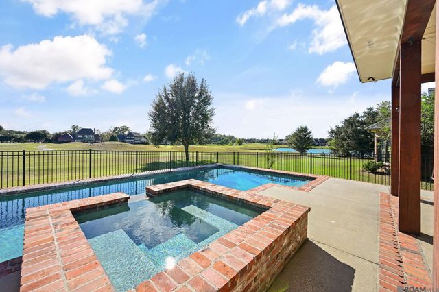 2402 S TURNBERRY AVE, Zachary, LA 70791