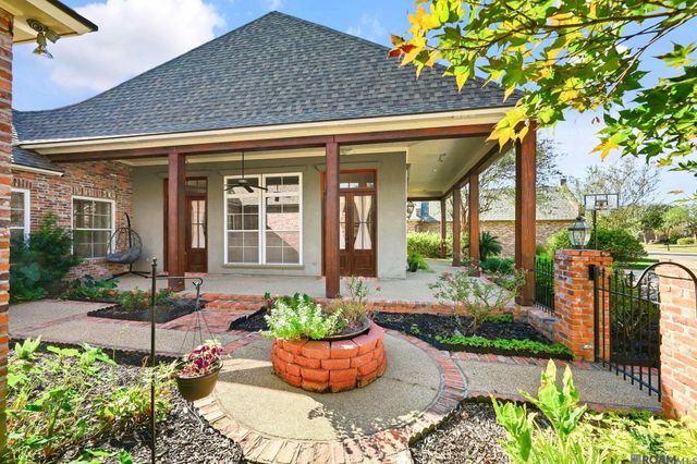 2402 S TURNBERRY AVE, Zachary, LA 70791