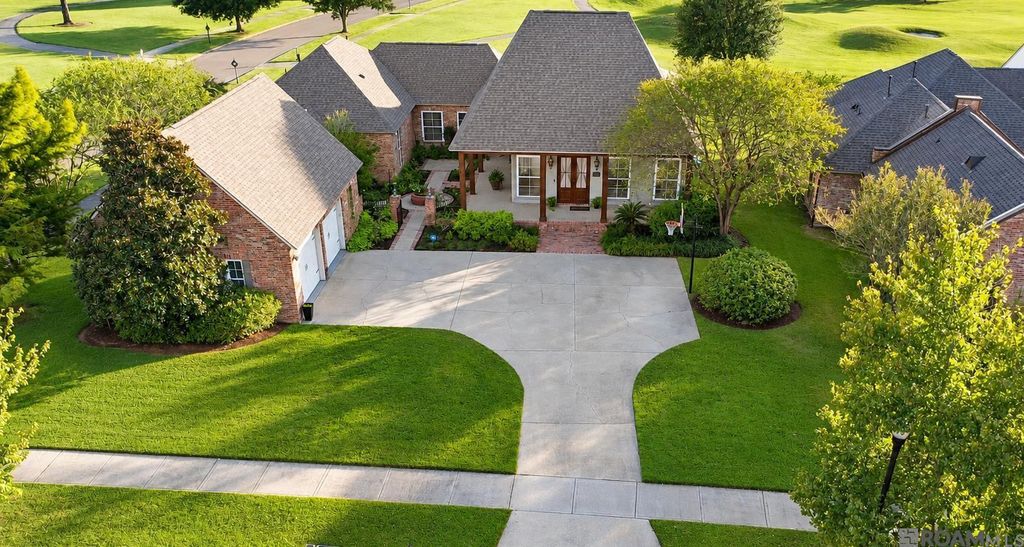 2402 S TURNBERRY AVE, Zachary, LA 70791