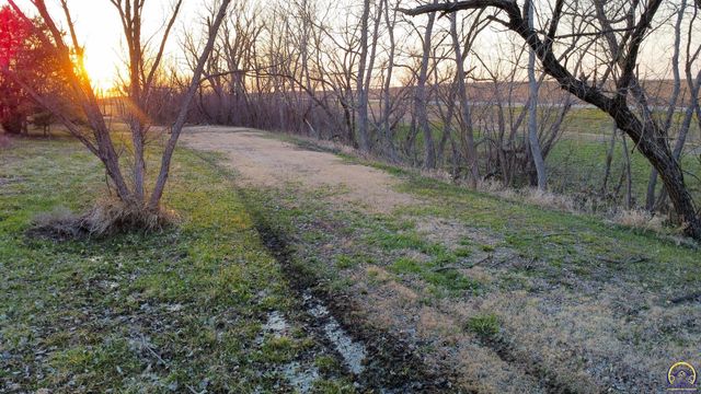 1667 Road 175, Emporia, KS 66801