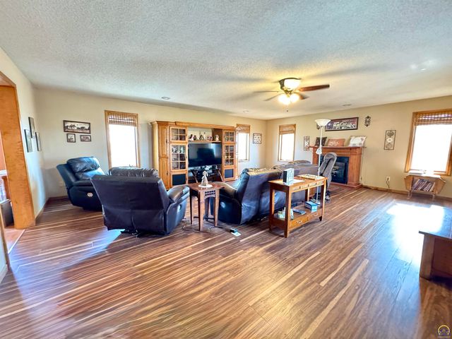 1667 Road 175, Emporia, KS 66801