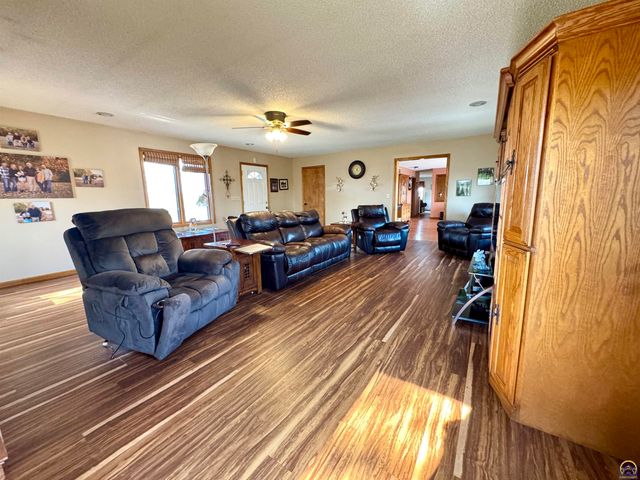 1667 Road 175, Emporia, KS 66801