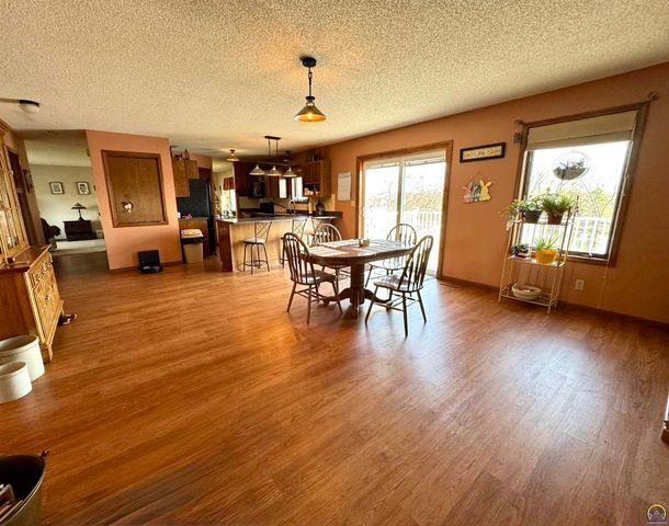 1667 Road 175, Emporia, KS 66801