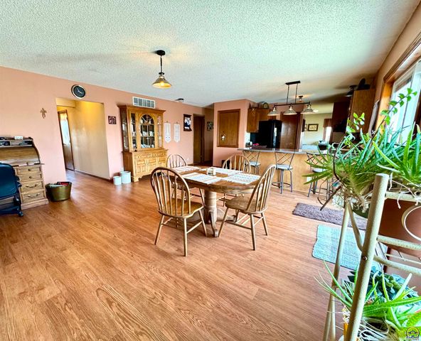 1667 Road 175, Emporia, KS 66801