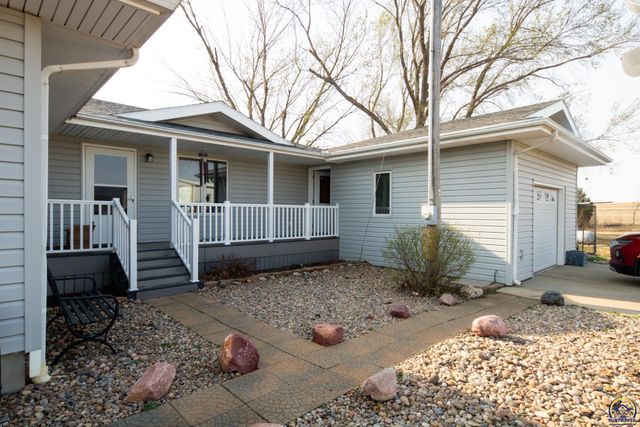 1667 Road 175, Emporia, KS 66801