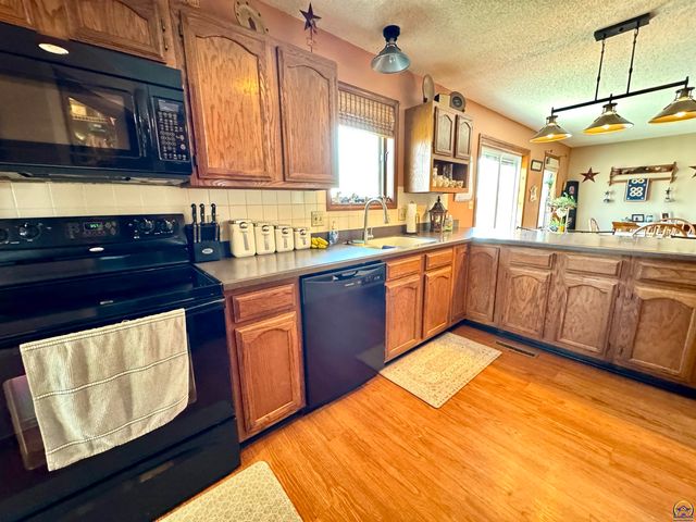 1667 Road 175, Emporia, KS 66801