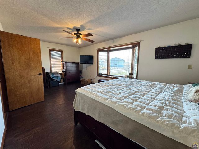 1667 Road 175, Emporia, KS 66801