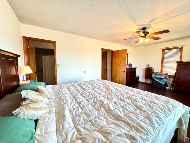 1667 Road 175, Emporia, KS 66801