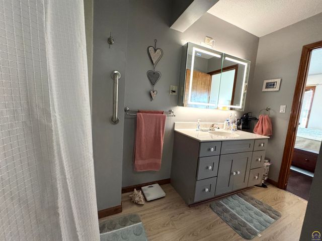 1667 Road 175, Emporia, KS 66801