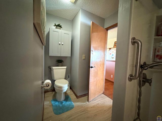 1667 Road 175, Emporia, KS 66801