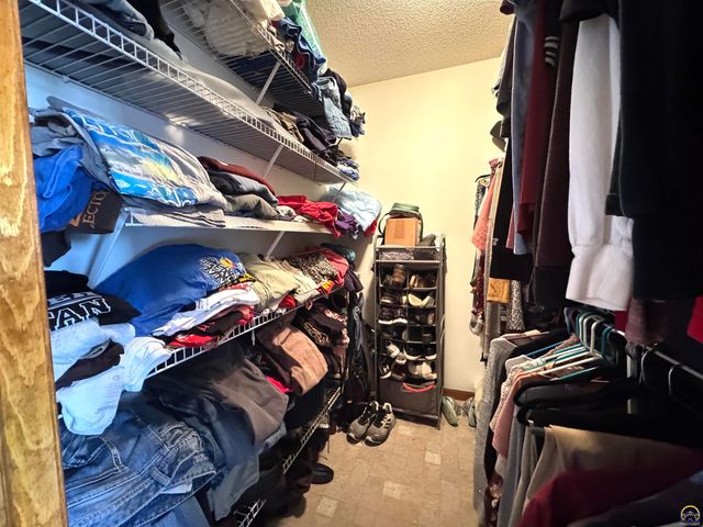 1667 Road 175, Emporia, KS 66801