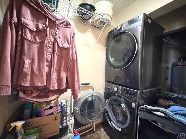 1667 Road 175, Emporia, KS 66801