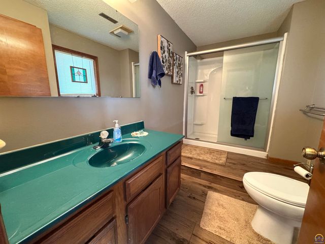 1667 Road 175, Emporia, KS 66801