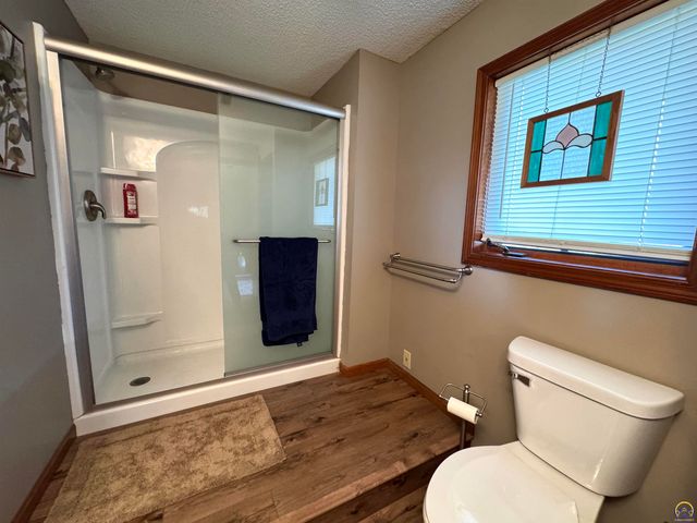 1667 Road 175, Emporia, KS 66801