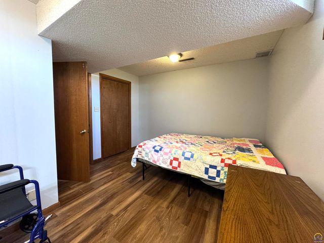 1667 Road 175, Emporia, KS 66801