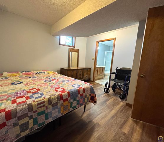 1667 Road 175, Emporia, KS 66801