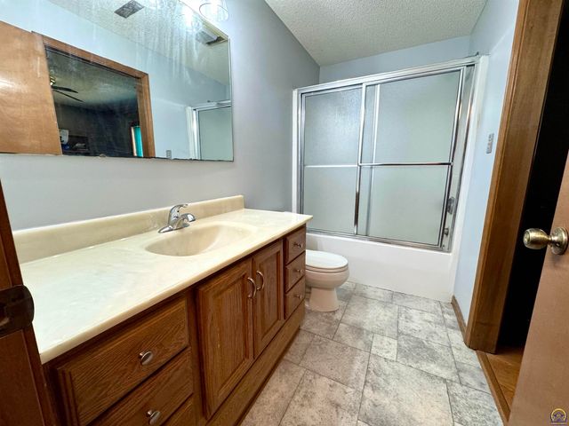 1667 Road 175, Emporia, KS 66801