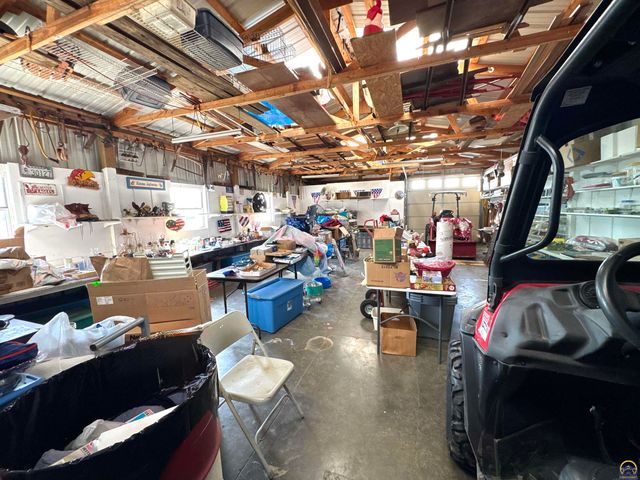 1667 Road 175, Emporia, KS 66801