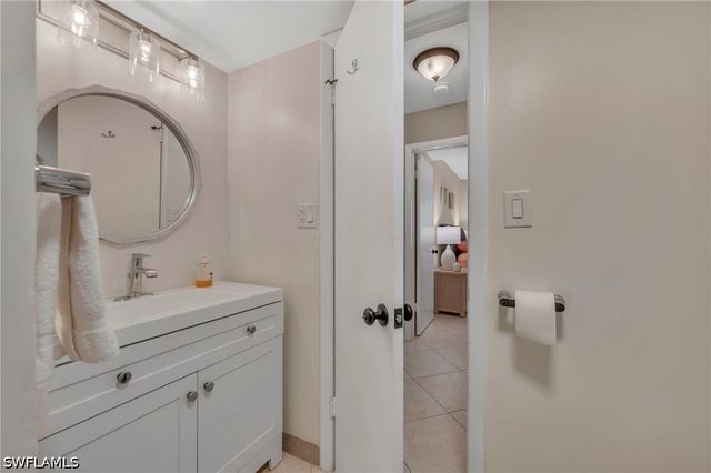 788 Park Shore DR D26, Naples, FL 34103