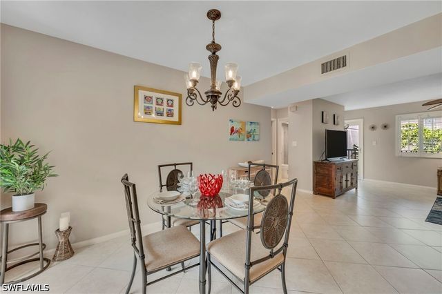 788 Park Shore DR D26, Naples, FL 34103