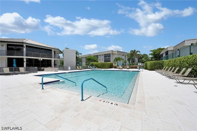 788 Park Shore DR D26, Naples, FL 34103