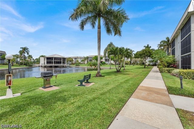 788 Park Shore DR D26, Naples, FL 34103
