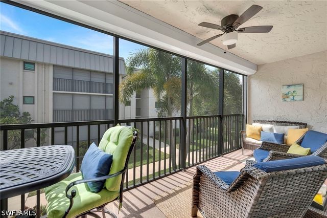 788 Park Shore DR D26, Naples, FL 34103