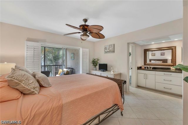788 Park Shore DR D26, Naples, FL 34103