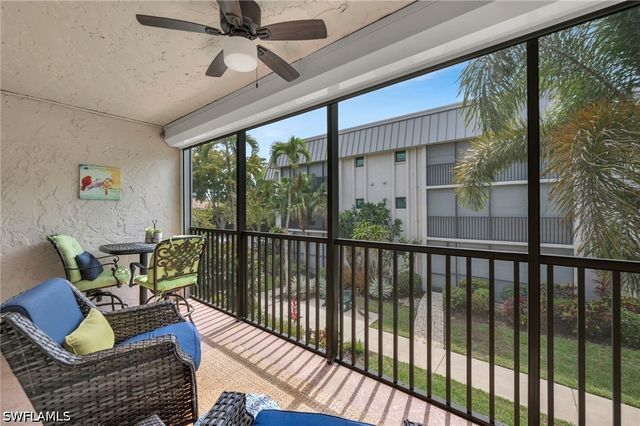 788 Park Shore DR D26, Naples, FL 34103