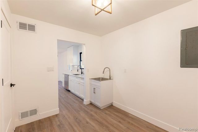 2483 Walce Drive, West Bloomfield, MI 48324