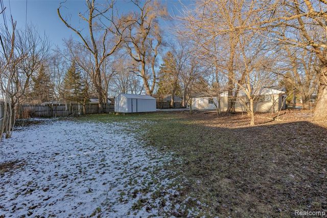 2483 Walce Drive, West Bloomfield, MI 48324